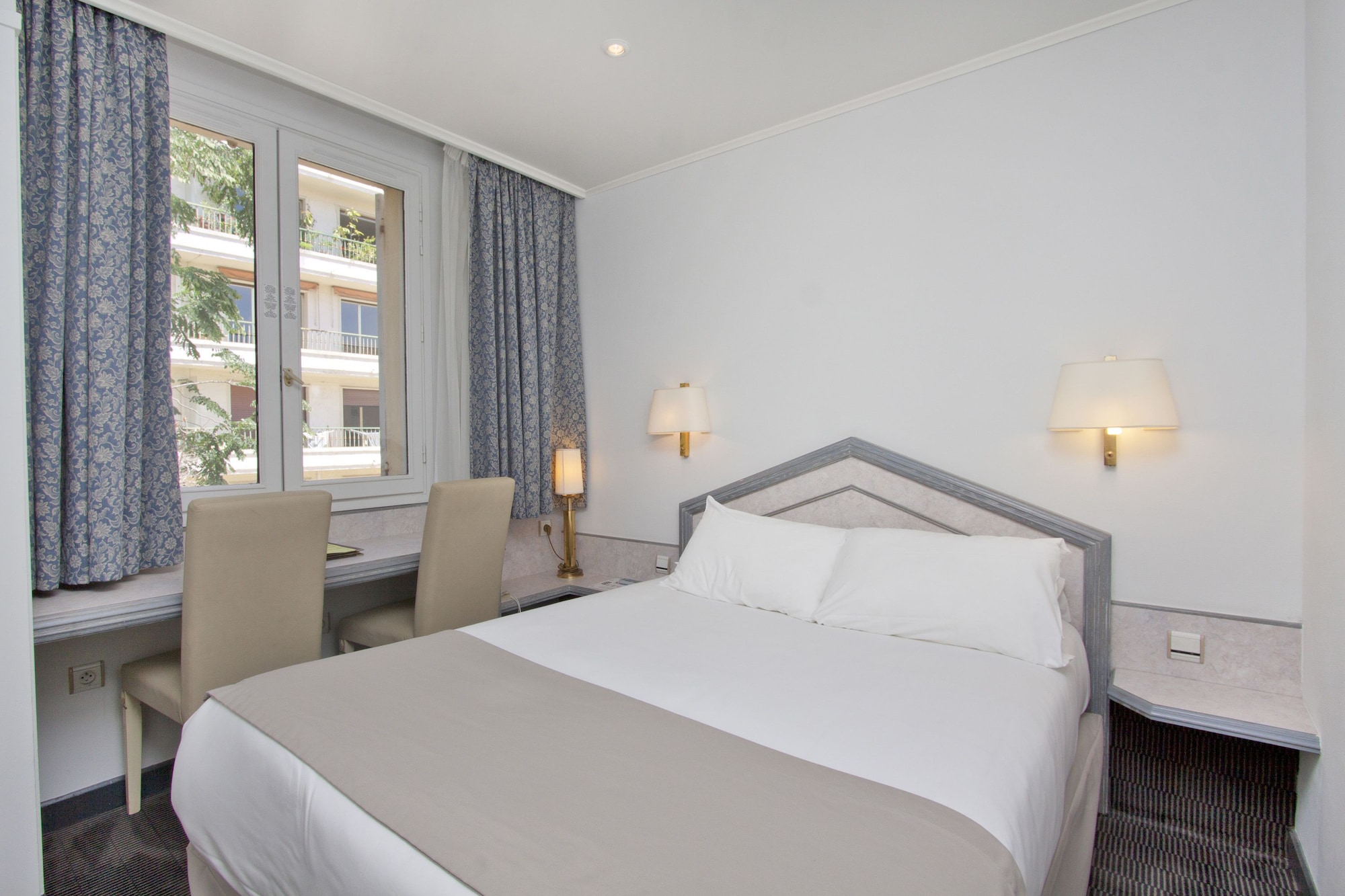 غرفة مفردة بسرير مزدوج، Hotel Napoleon Ajaccio 6/8