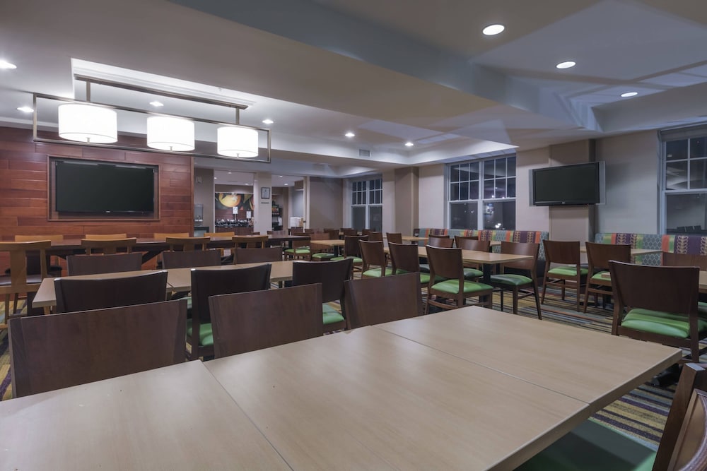 Fairfield Inn Kansas City Downtown Union Hill By Marriott 38/40