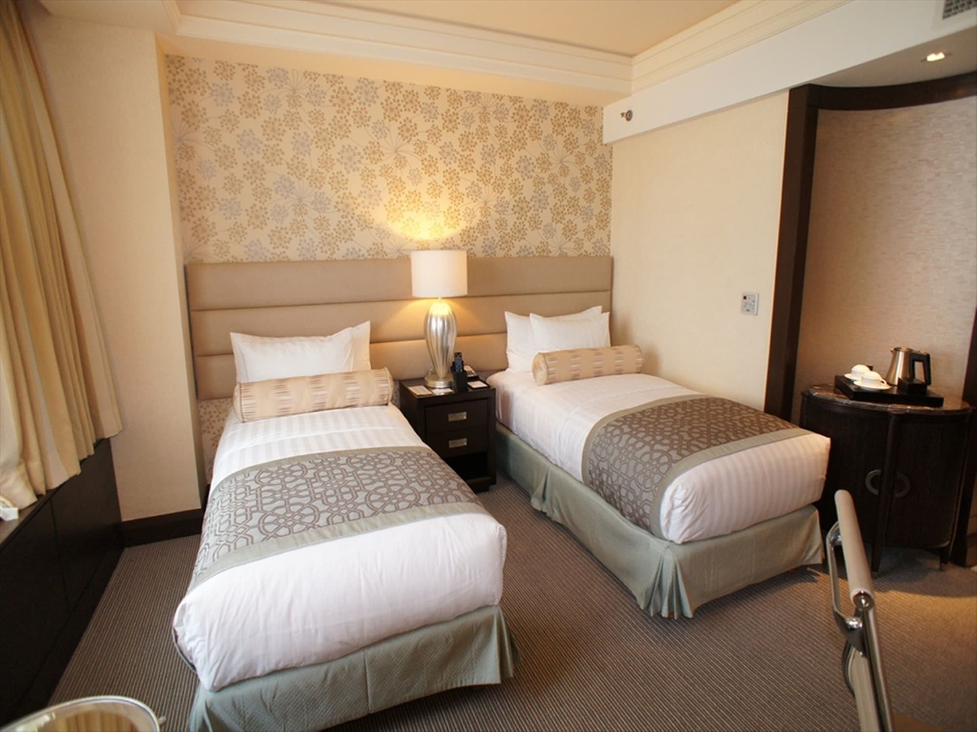 DELUXE, DOUBLE BED
