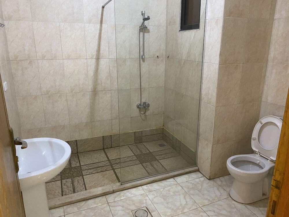 Sara Crown Hotel 18/19