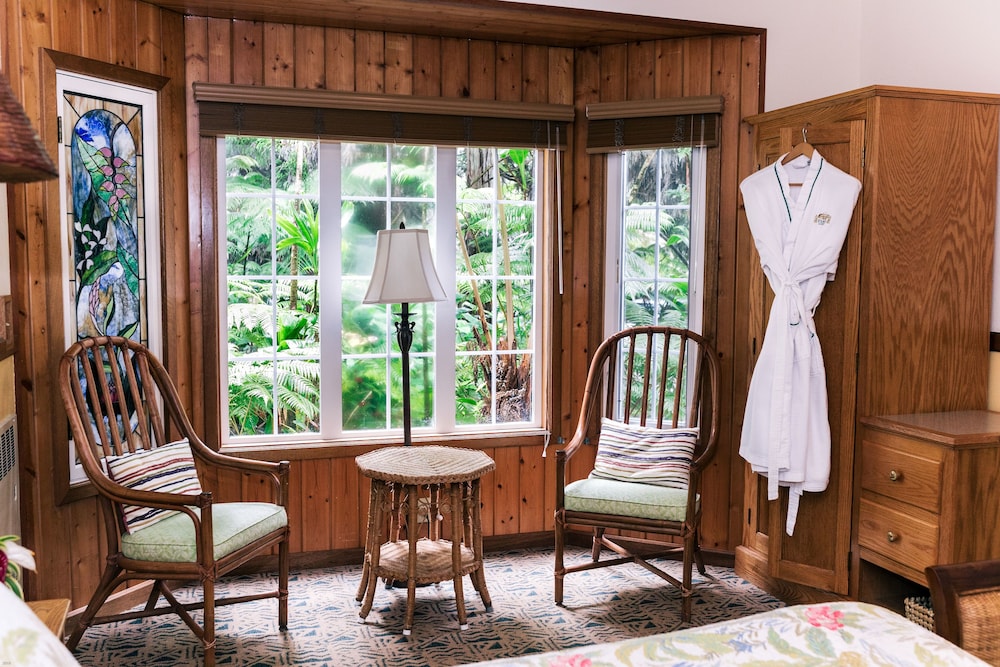 Kilauea Lodge and Restaurant 50/76