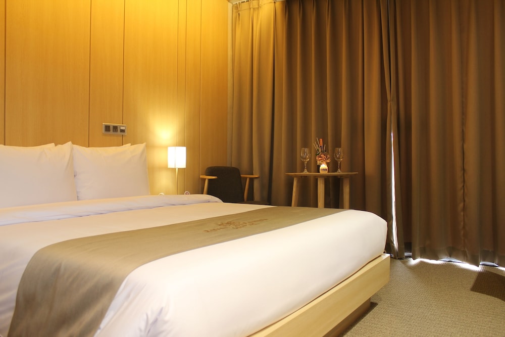Royal Emporium Hotel 26/72