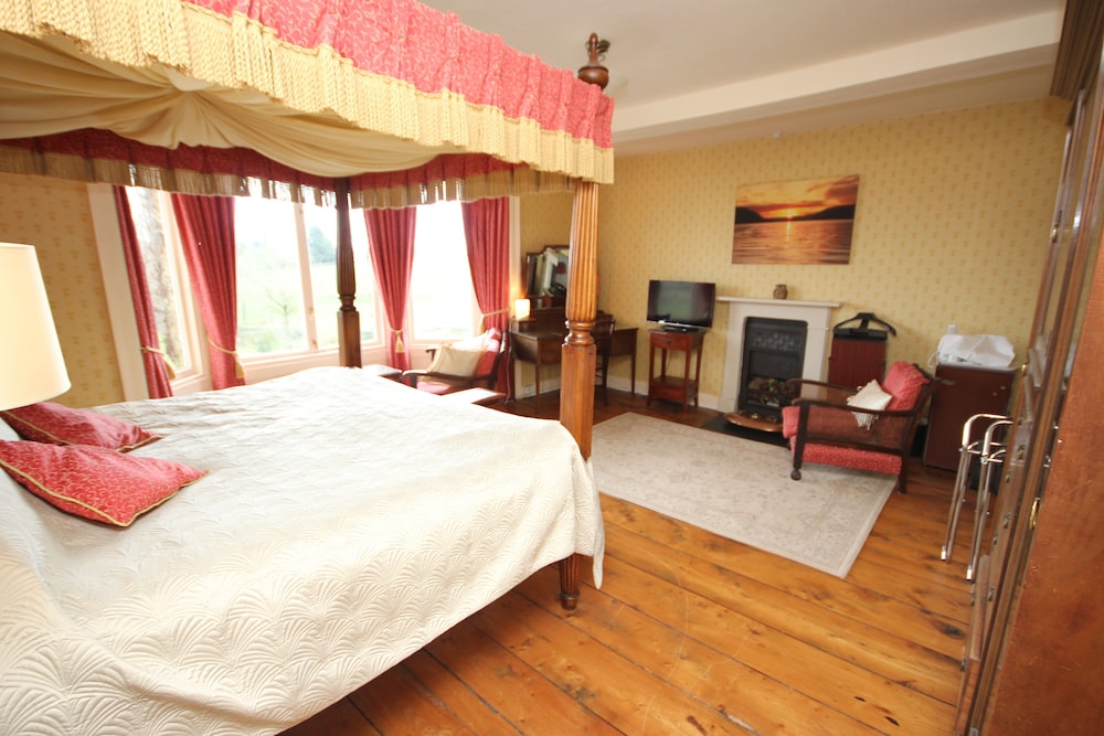 Four Poster, King Bed