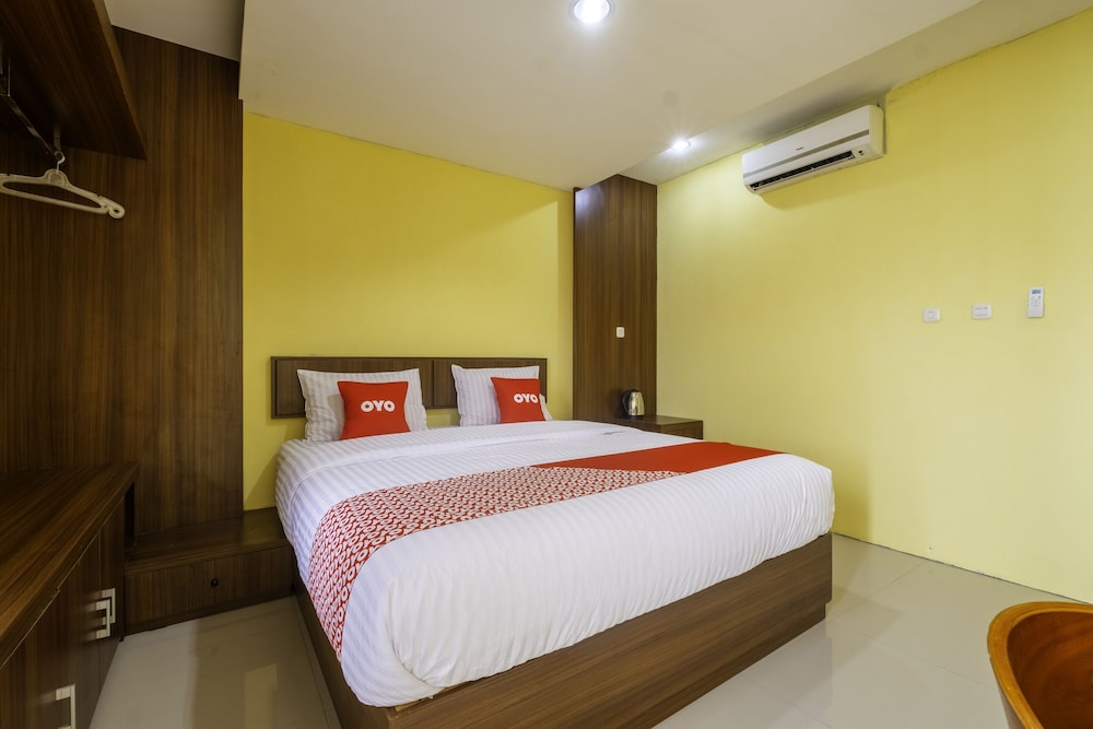 Capital O 1973 Hotel Toserba Selamat Syariah Pelabuhan Ratu 11/22