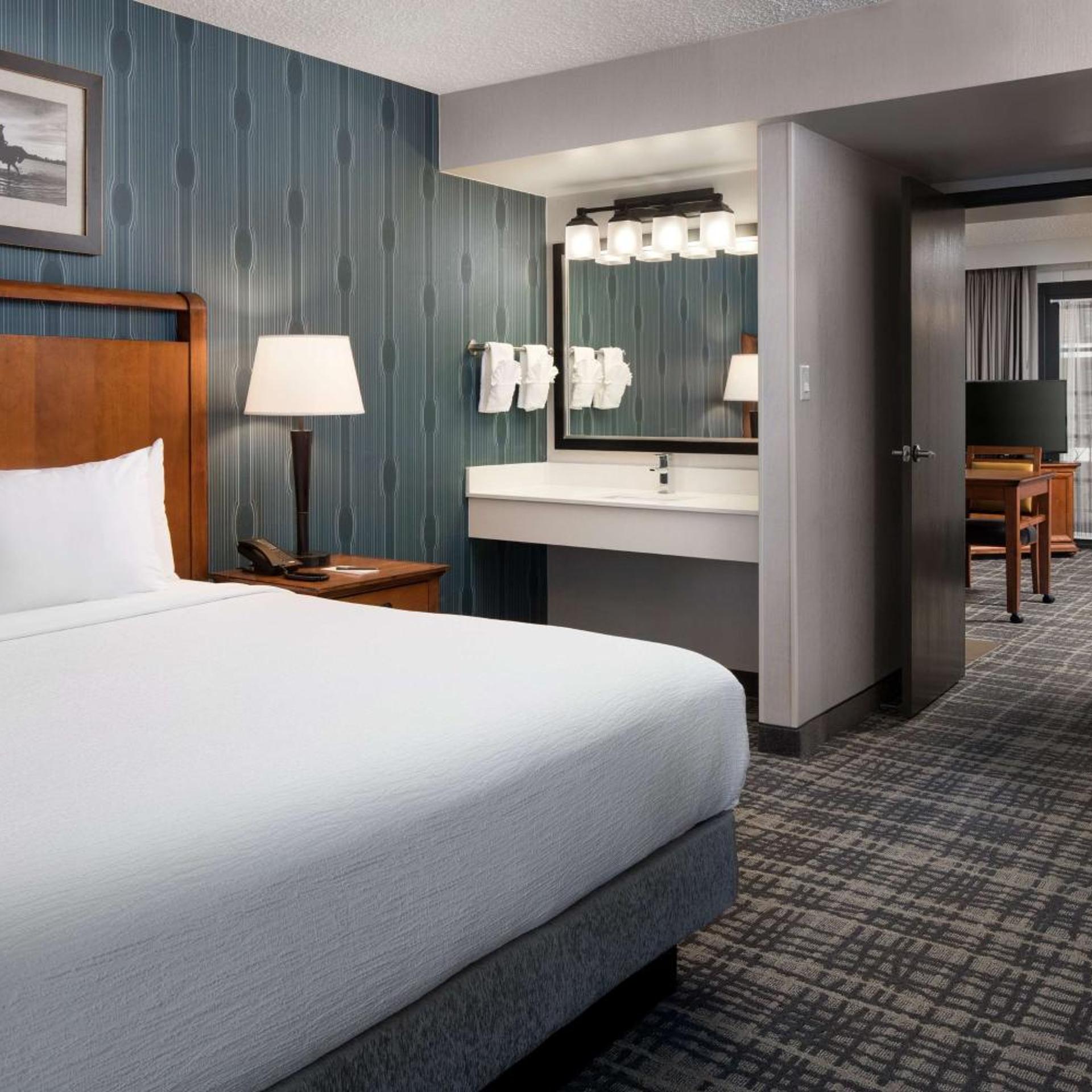 2 ROOMS, SUITE, KING BED, ACCESSIBLE