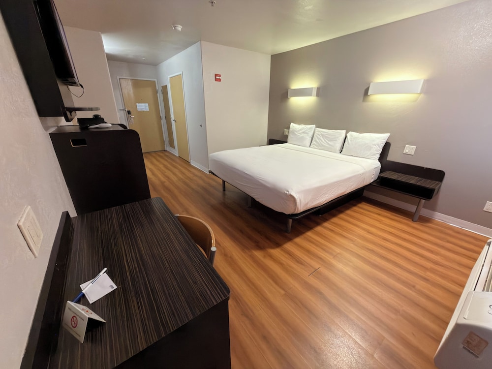 Americas Best Value Inn Apache Junction 28/56