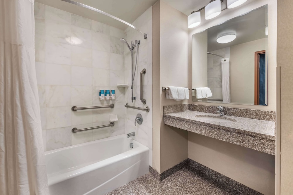 Drury Inn and Suites Valdosta 47/48