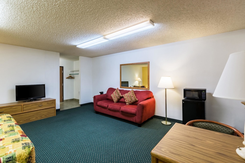 Super 8 by Wyndham Grand Island South 24/37