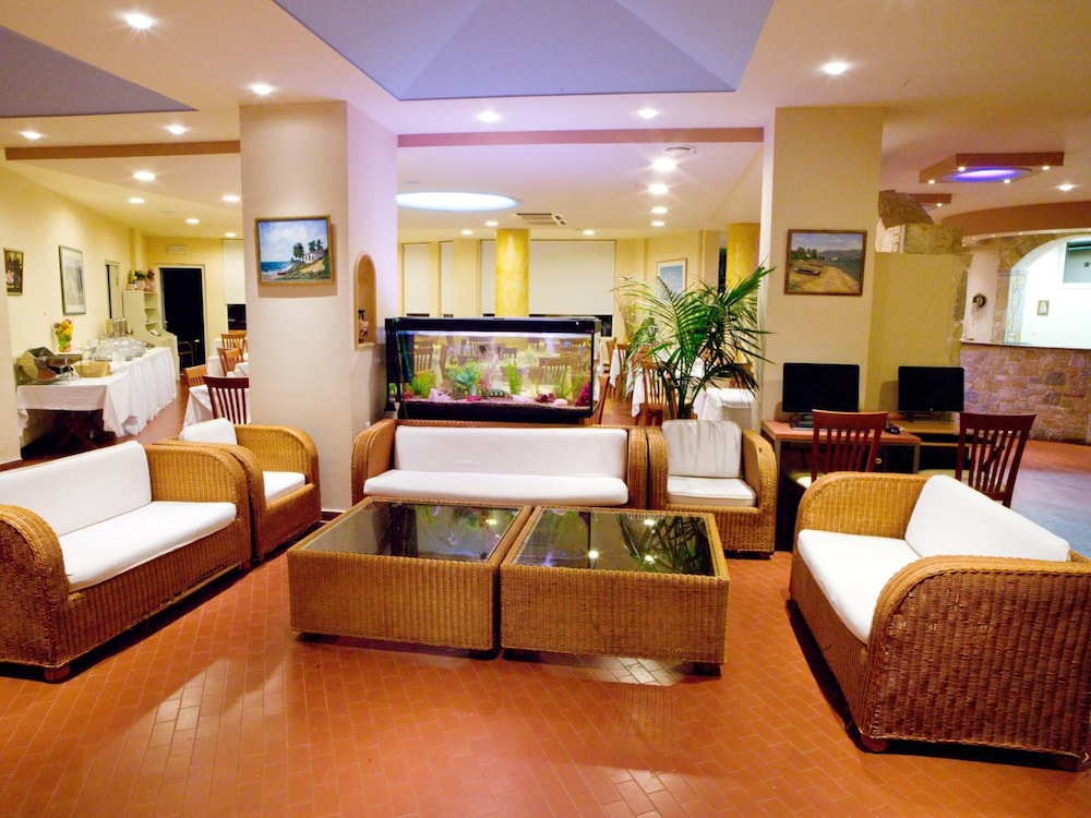 Thomas Beach Hotel 13/25