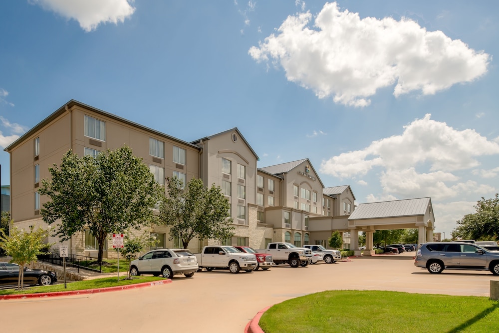Hyatt Place College Station 66/74