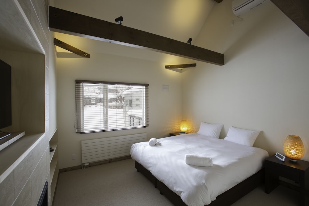 6 BEDROOMS, HOUSE, 6 BUNK BEDS, 3 DOUBLE BEDS