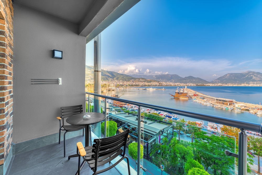 Numa Port Hotel 31/73