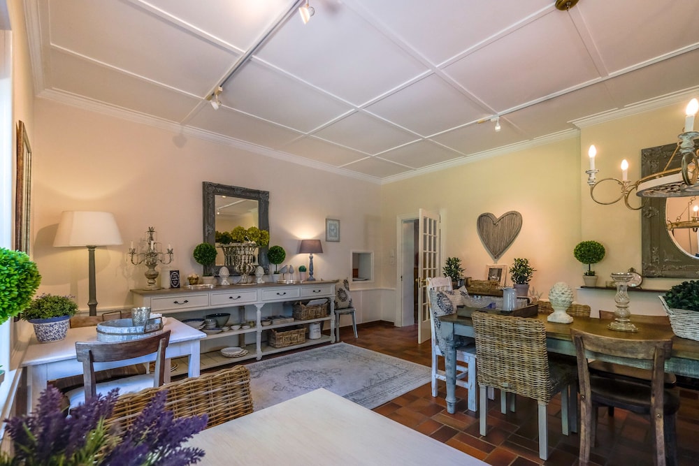 No. 10 Caledon Street Guest House 53/76