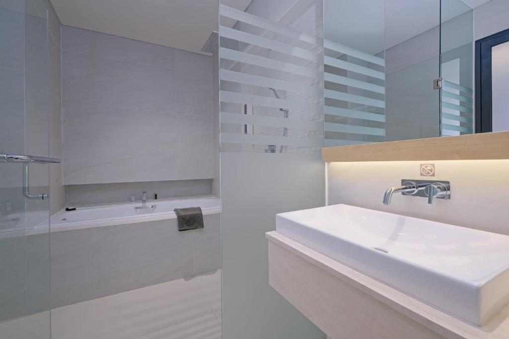 Superior, Twin Beds, Quest Prime Pemuda - Semarang 4/4