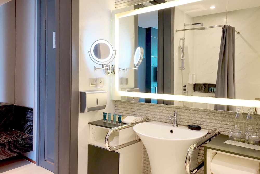 Wyndham Grand Nai Harn Beach Phuket 49/50