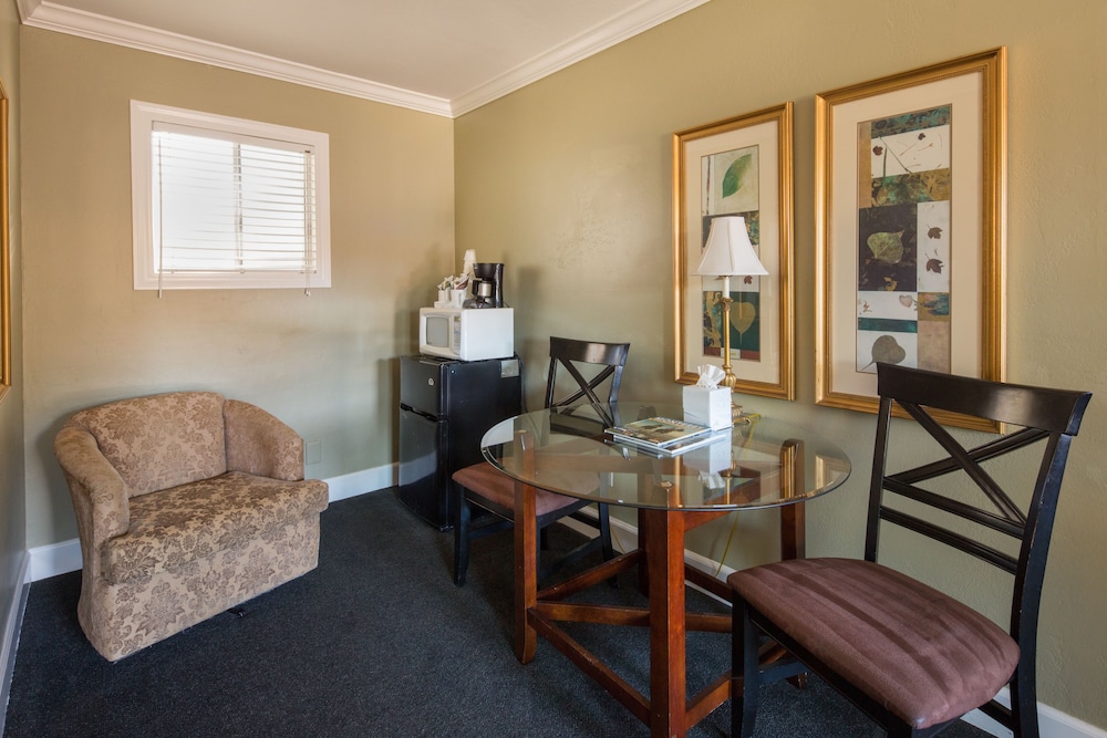 Sea Breeze Inn And Cottages 42/75
