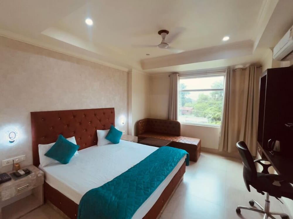 HOTEL BODHGAYA GAUTAM 25/50