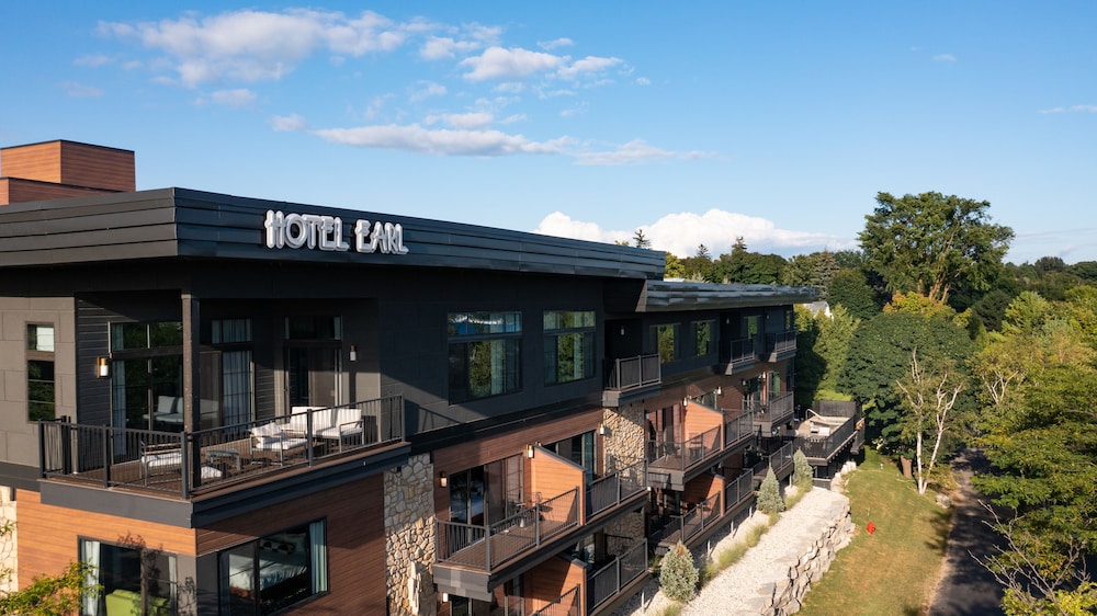 Hotel Earl of Charlevoix 3/50