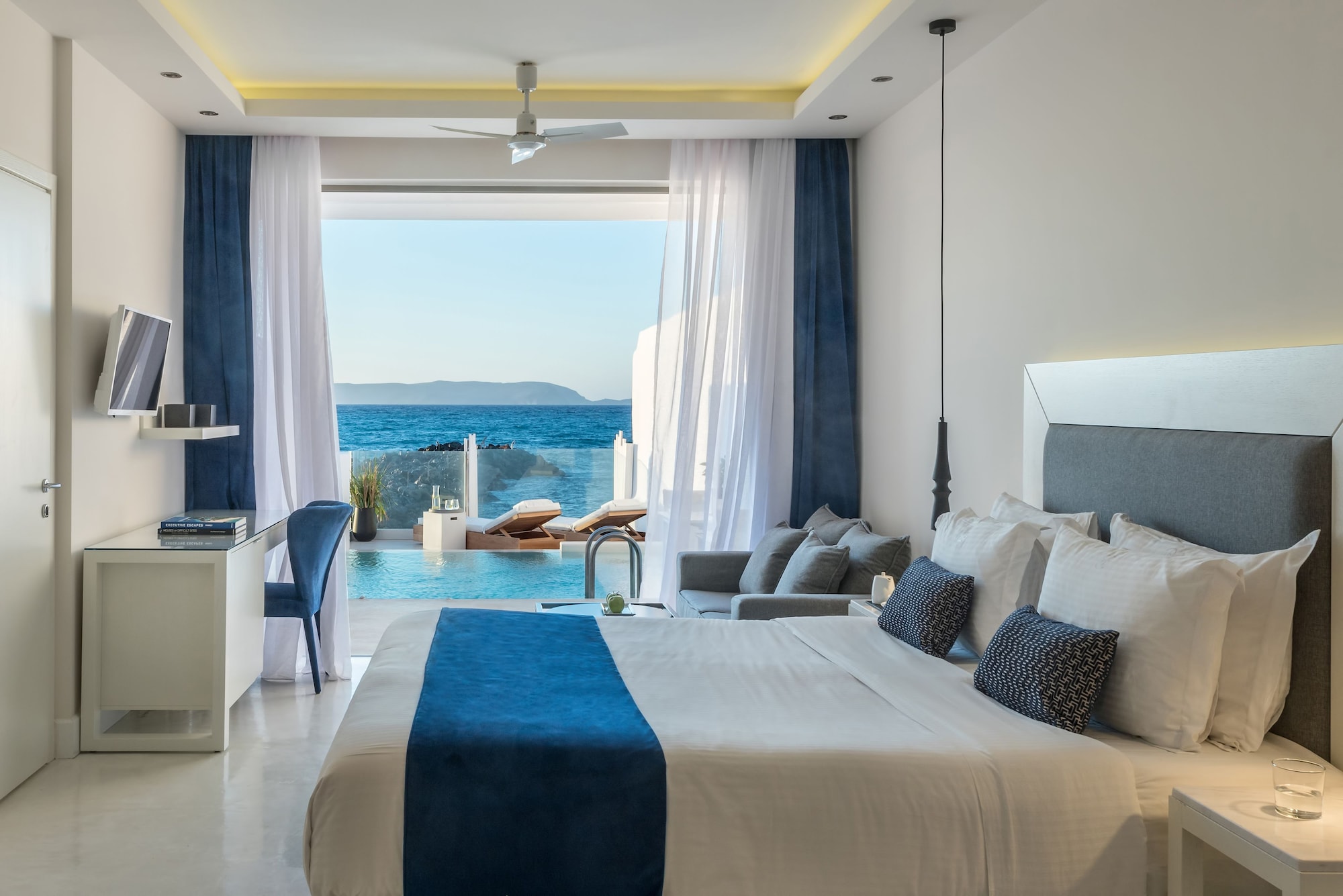 Island, Suite, King Bed, Sea Front, Private Pool