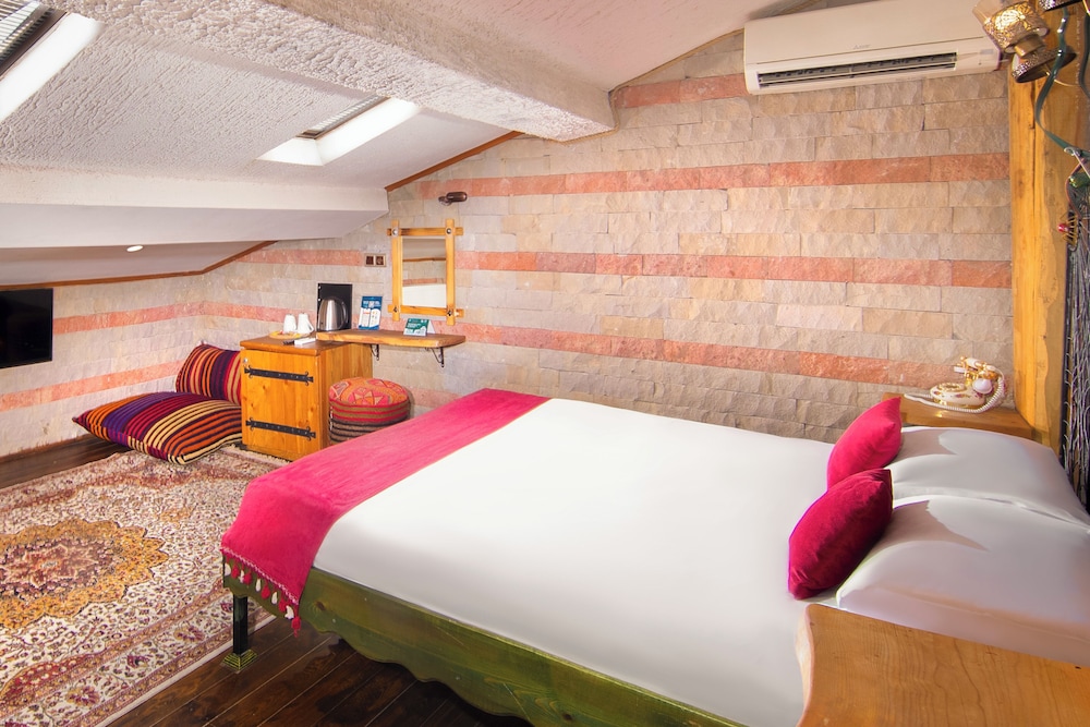 Go, King Bed, Roof Floor