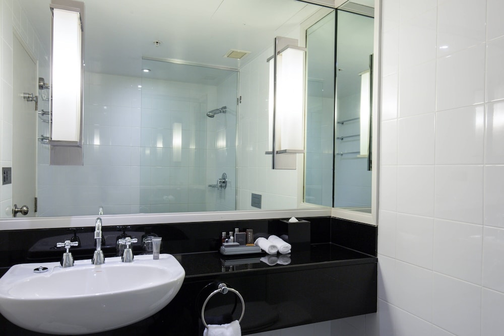 Guest Room, King Bed, Harbour Bridge View، Sydney Harbour Marriott 7/9