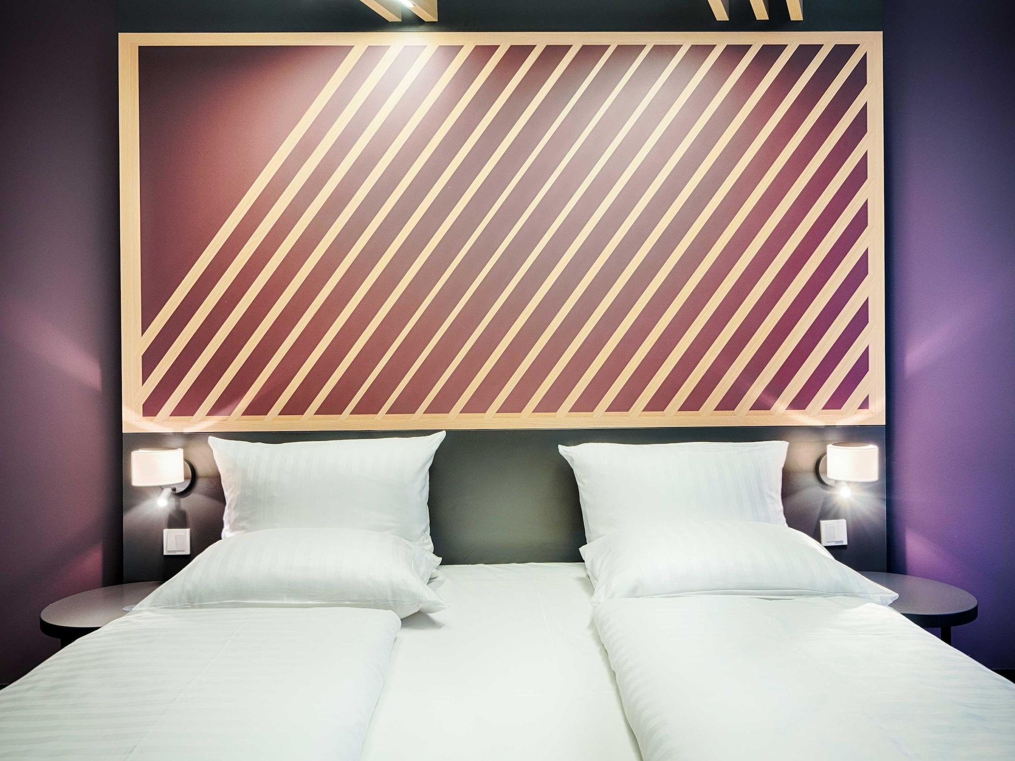 Premium, Double Bed, B B Hotel Frankfurt Airport 2/3