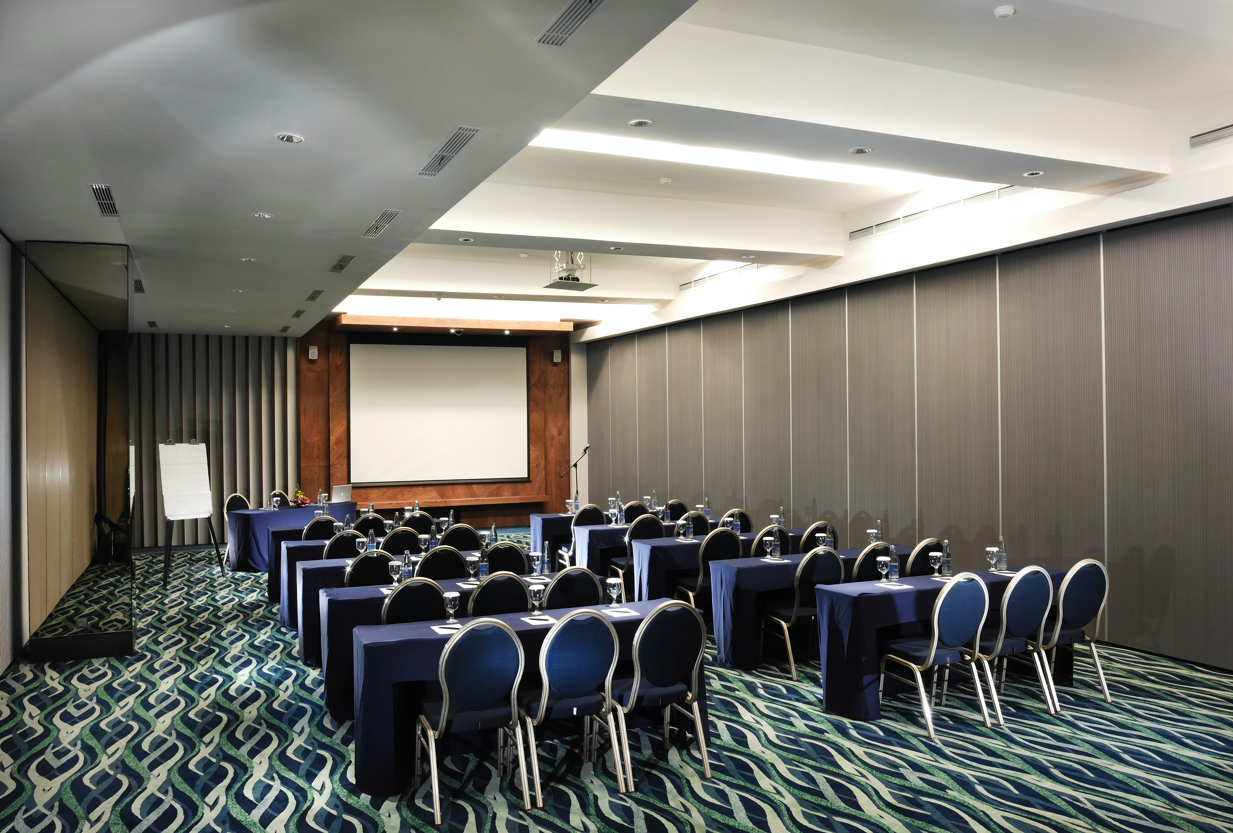 Holiday Inn Pasteur 45/50