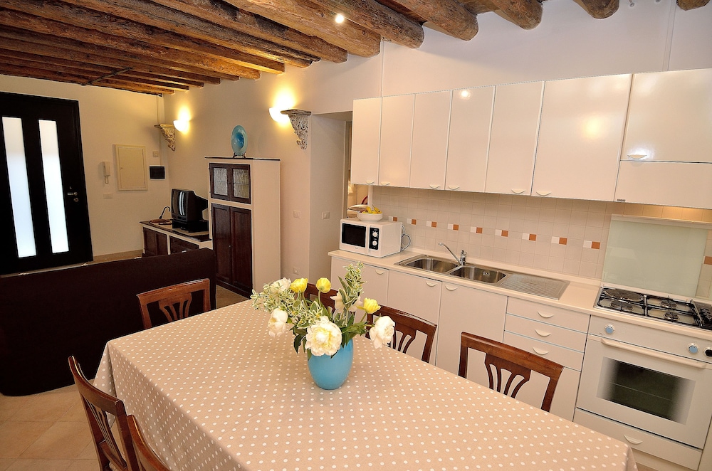 Charming Venice Apartments 65/78