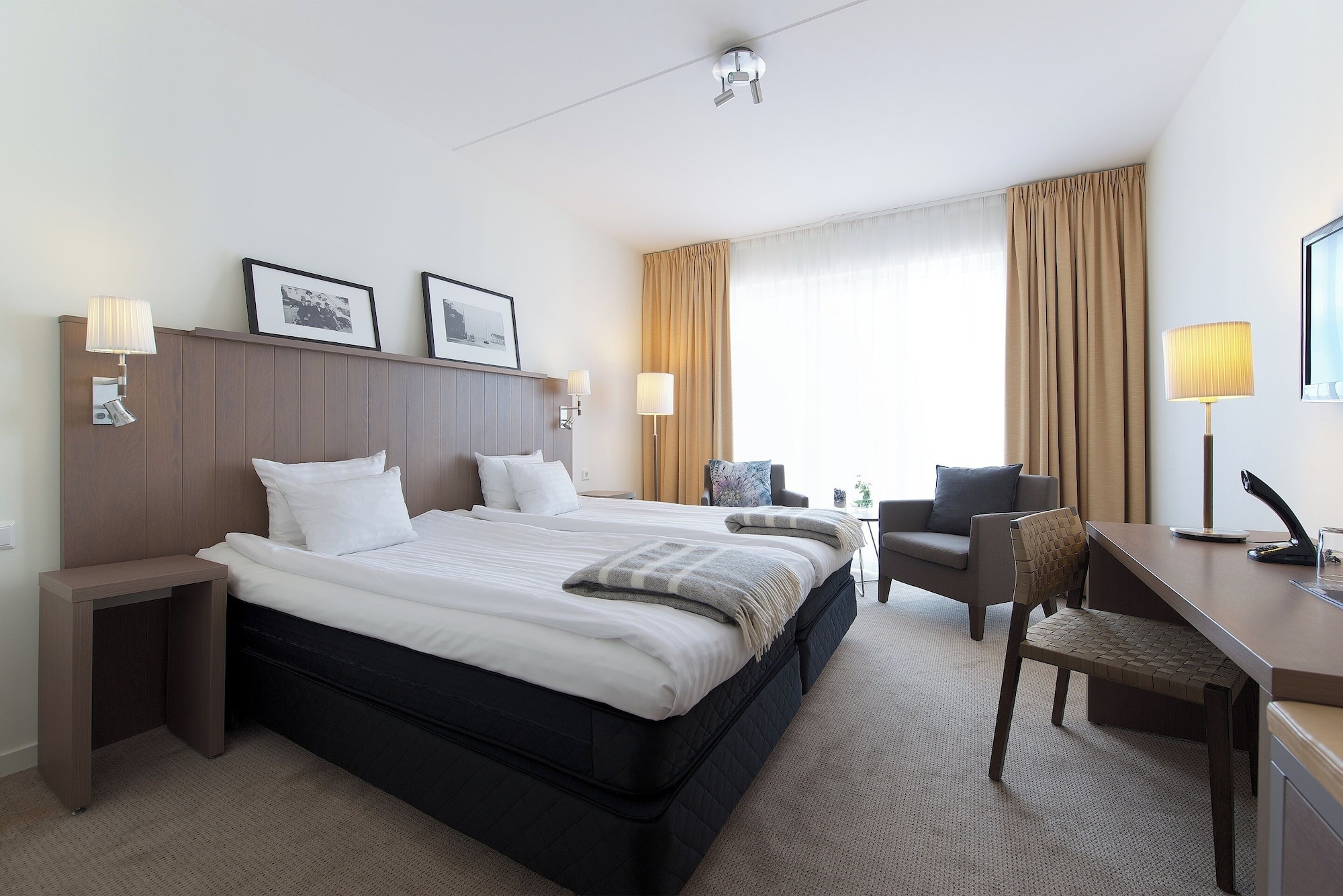 ROOM, DOUBLE BED
