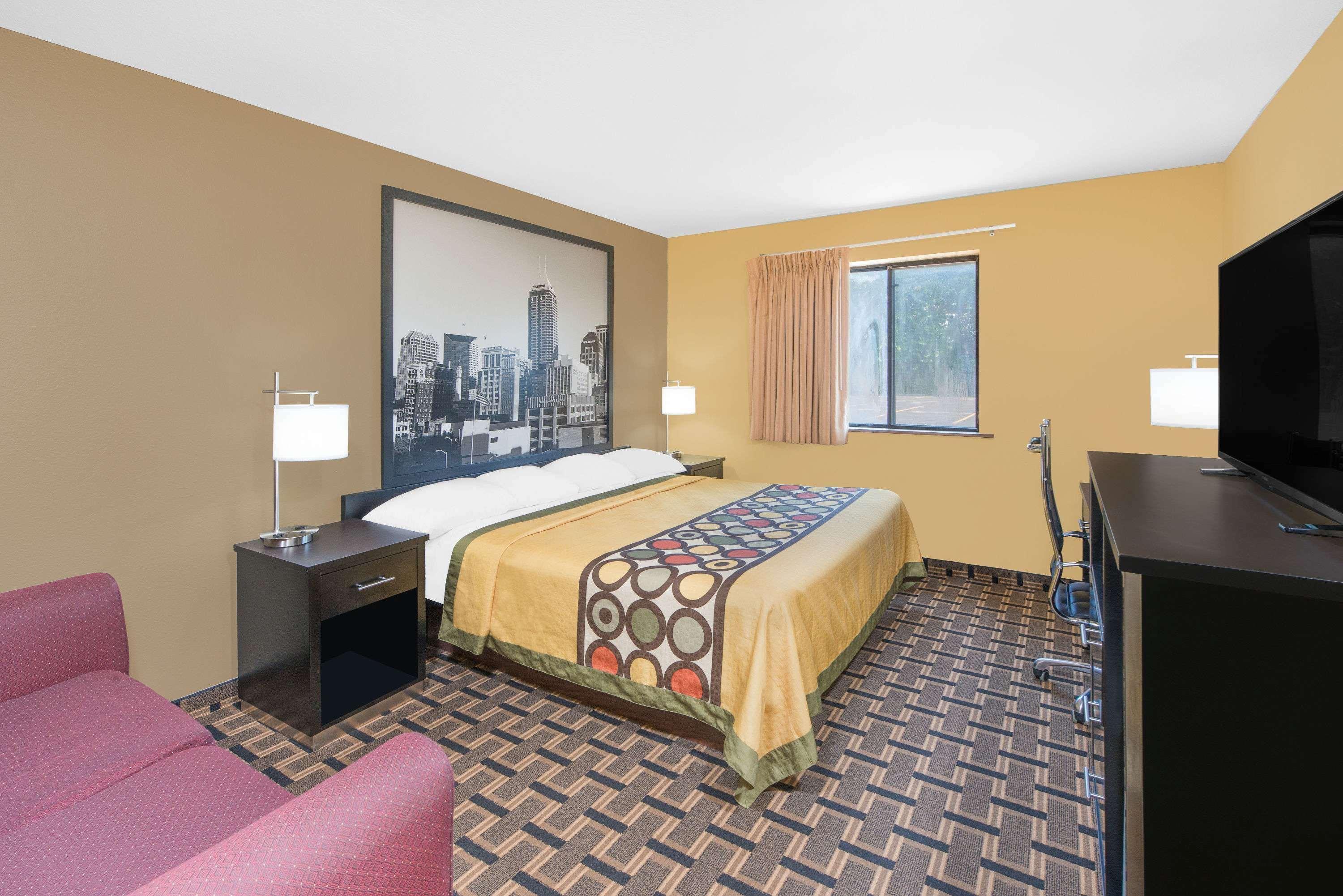 غرفة بسرير كينج لذوي الإعاقة، Super 8 By Wyndham Terre Haute 3/3