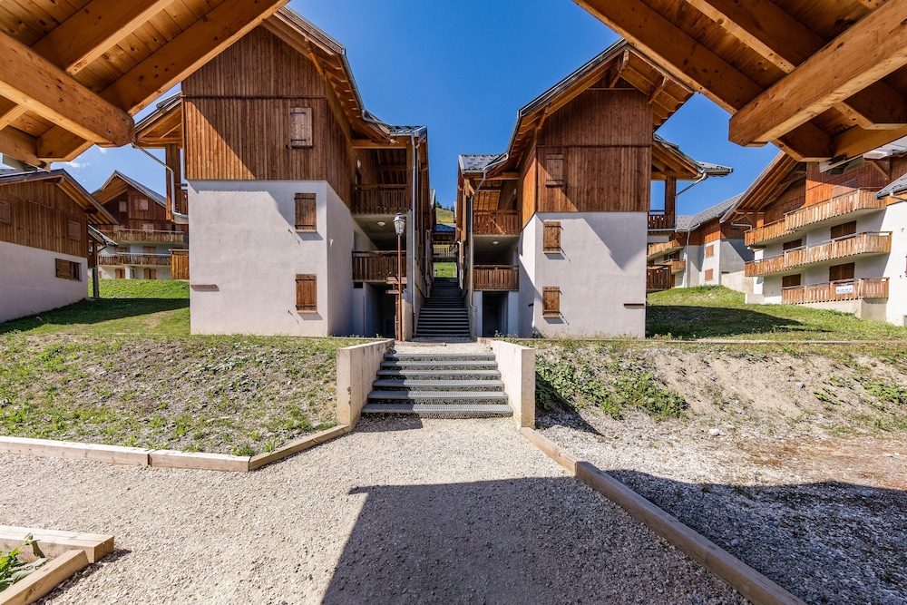 Le Hameau Des Aiguilles 48/50