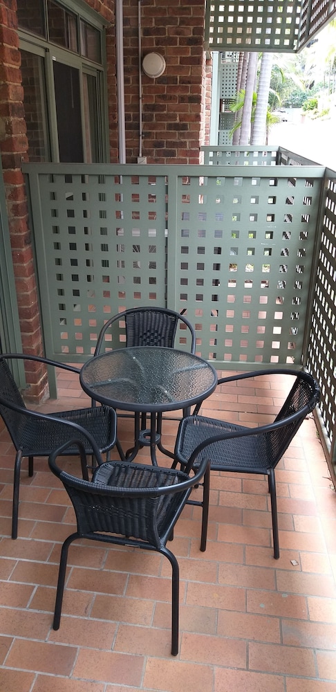 Belmore All-Suite Hotel 30/54