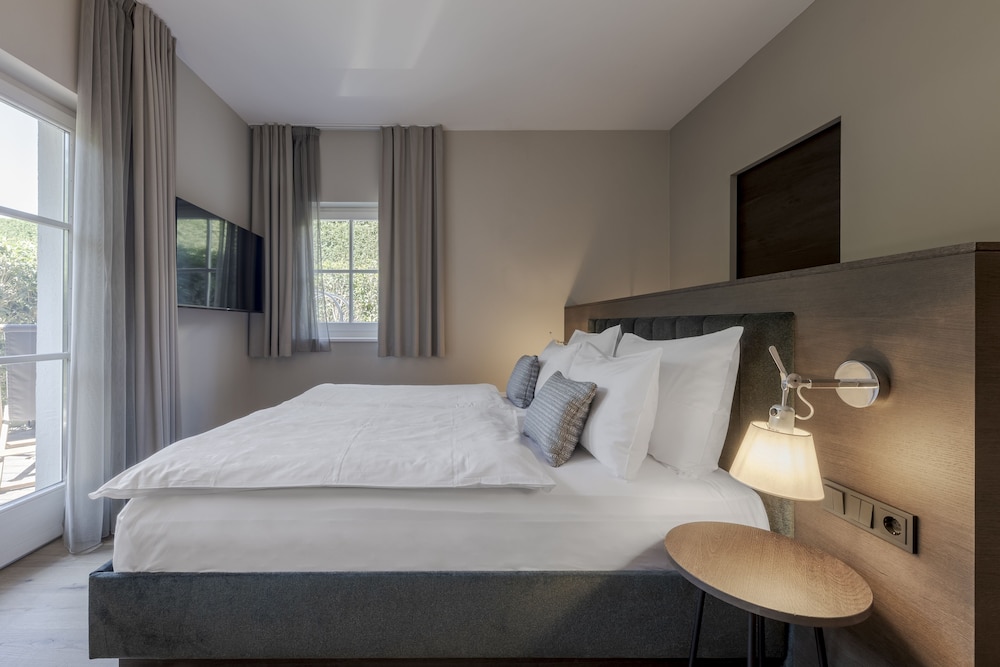 ROOM, DOUBLE BED, PLUNGE POOL