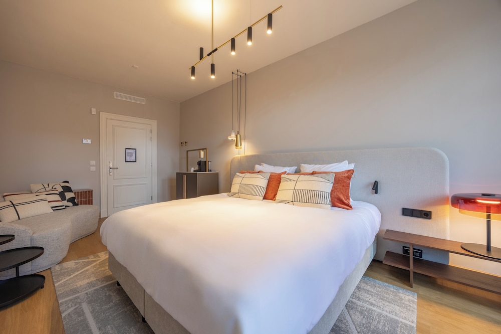 جناح جونيور بسرير كوين، Hotel Maison Maastricht Centrum - Handwritten Collection 8/10