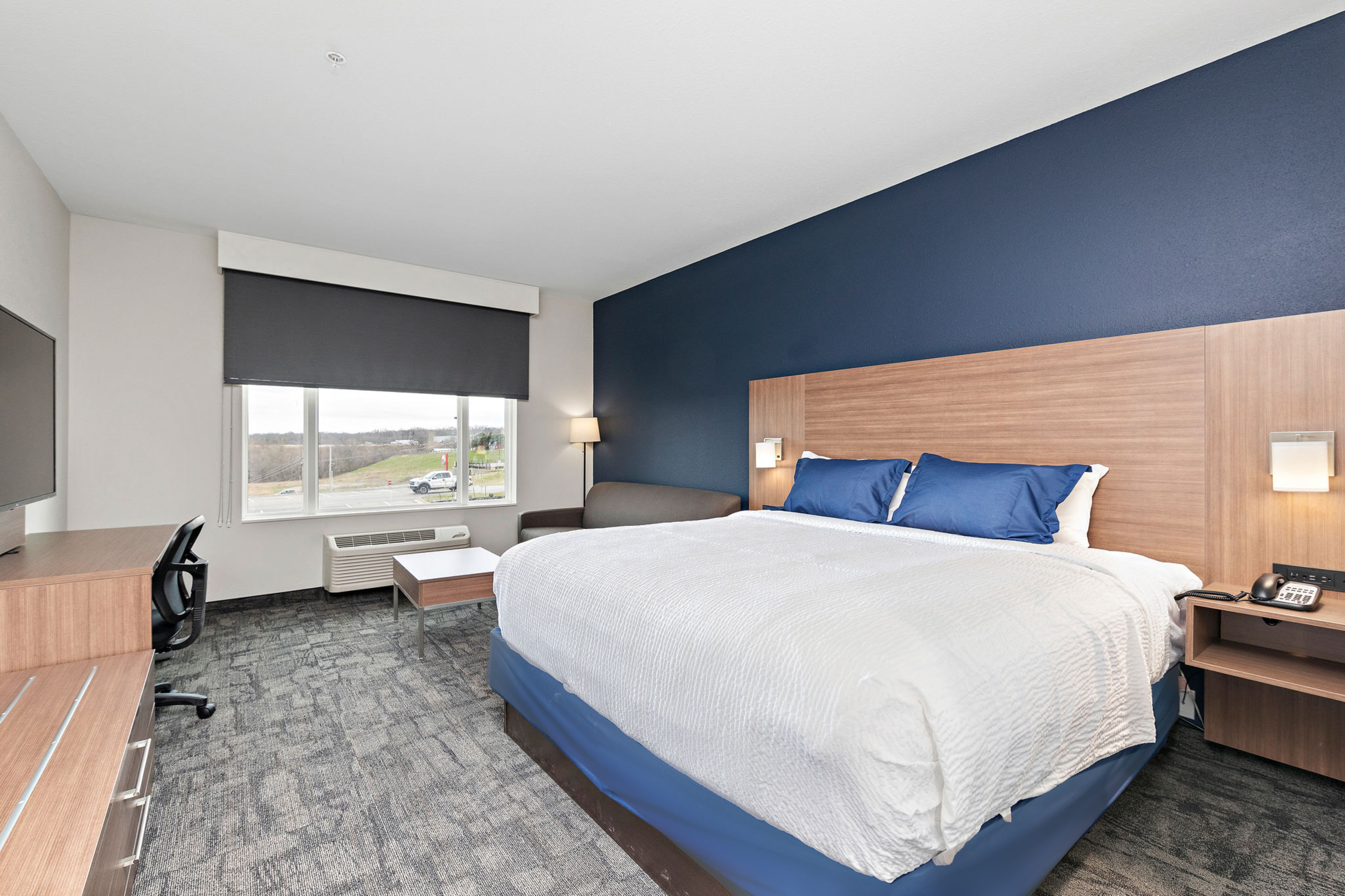 Holiday Inn Express Kansas City North Parkville, an IHG Hotel 10/50