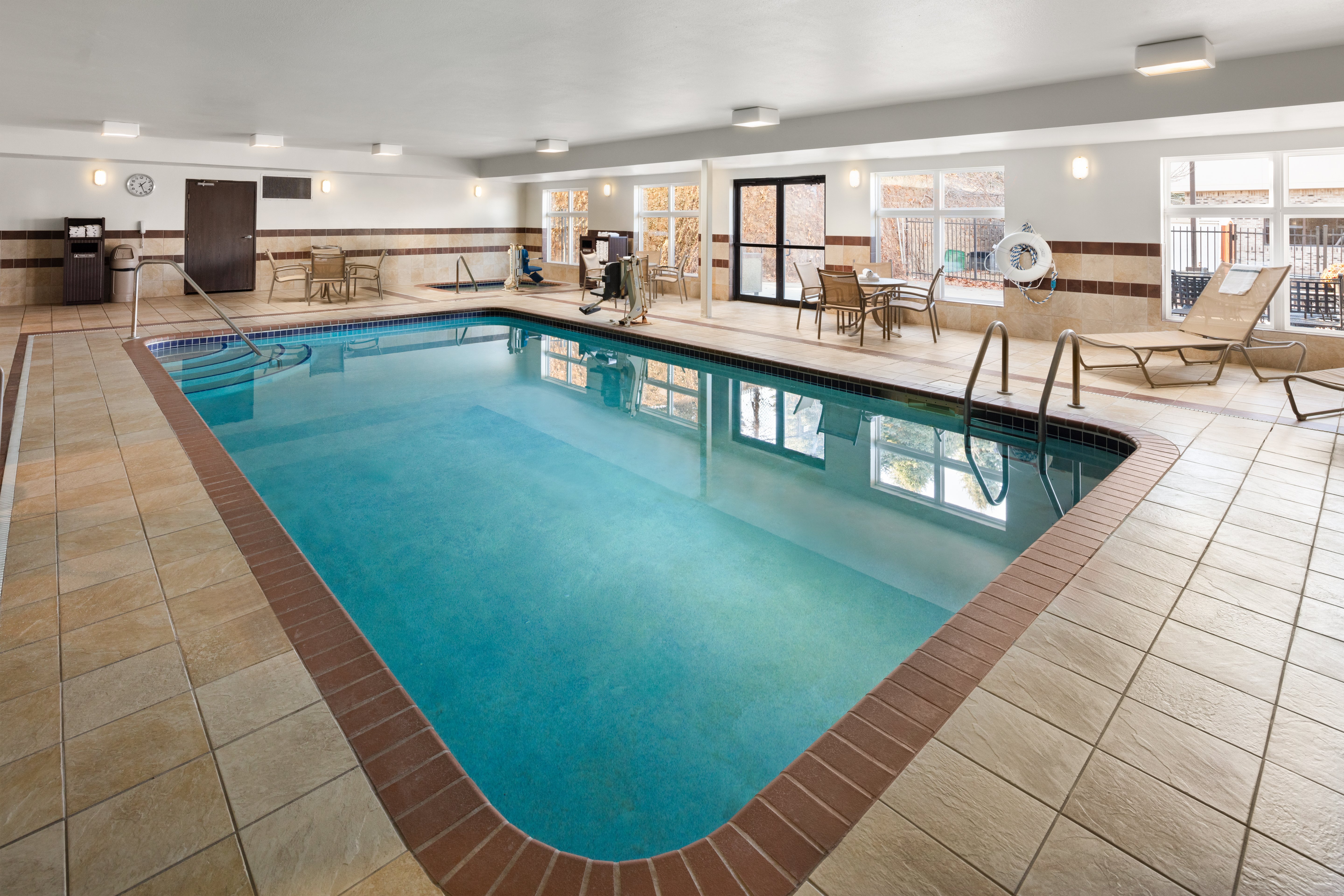 Holiday Inn Express Hotel & Suites Cherry Hills 26/46