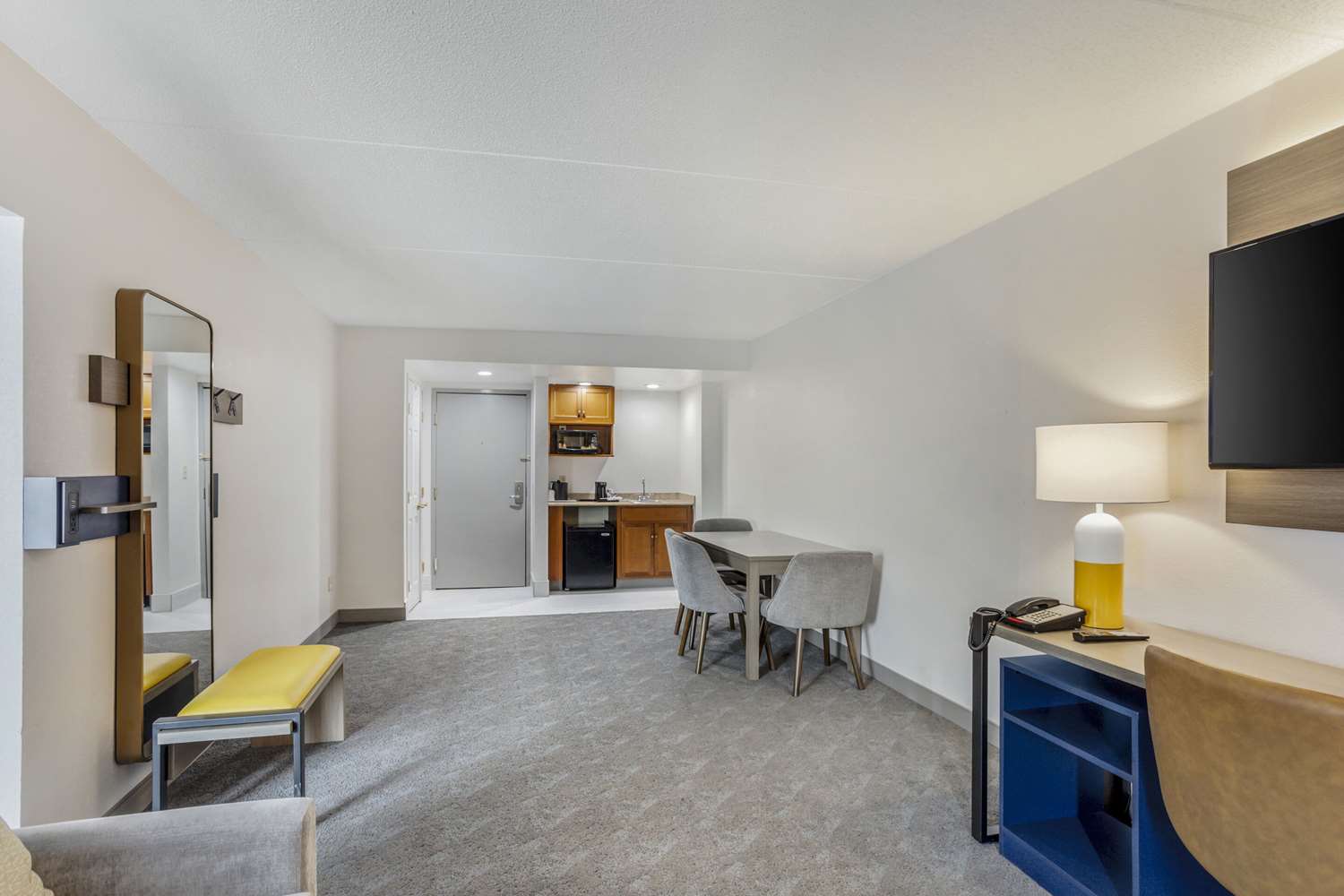Comfort Inn and Suites Voorhees - Mt. Laurel 5/17