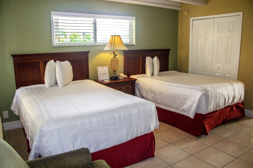 The Bayside Inn Marina 18/68