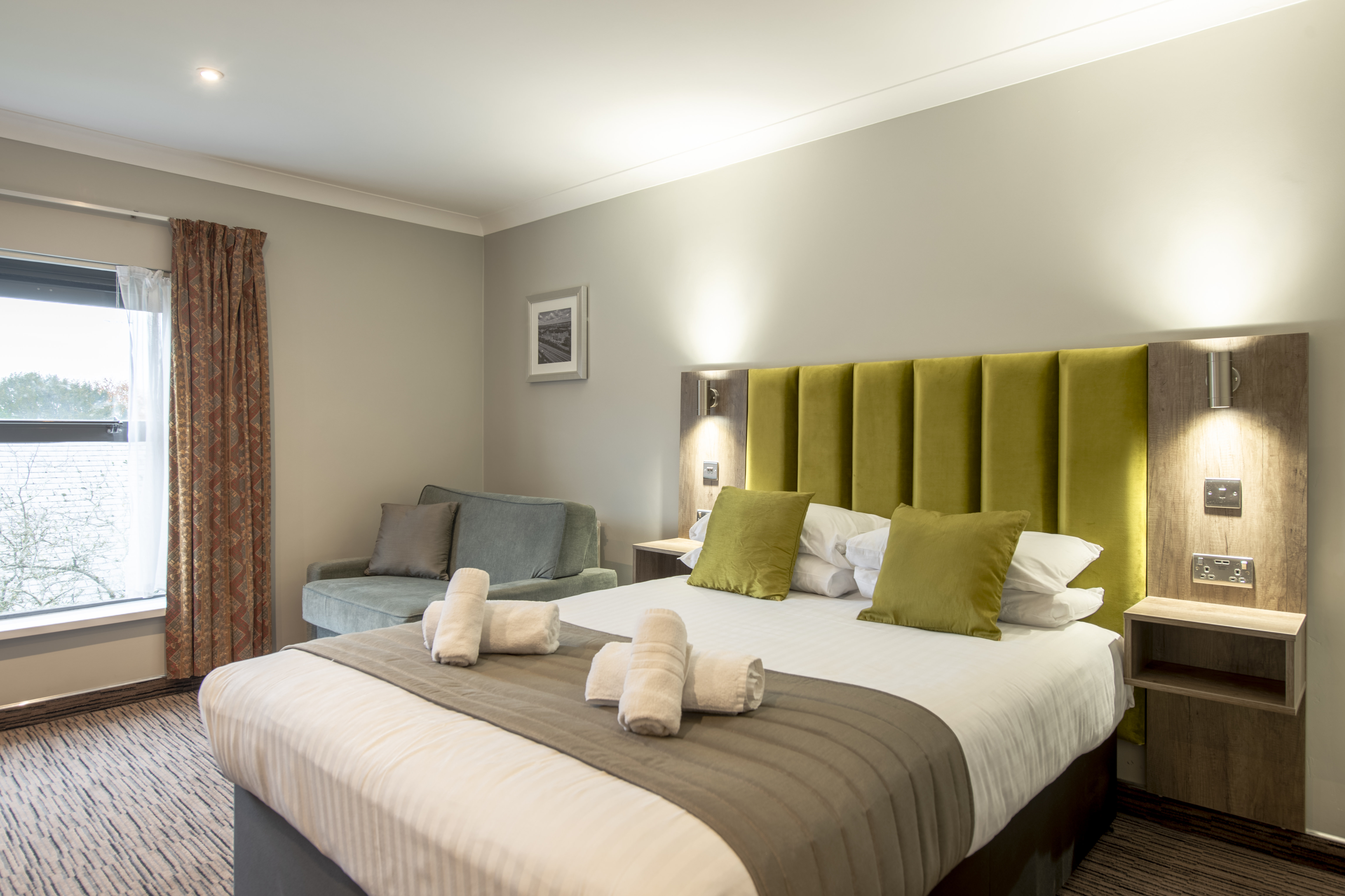 Hogs Back Hotel And Spa 4/26
