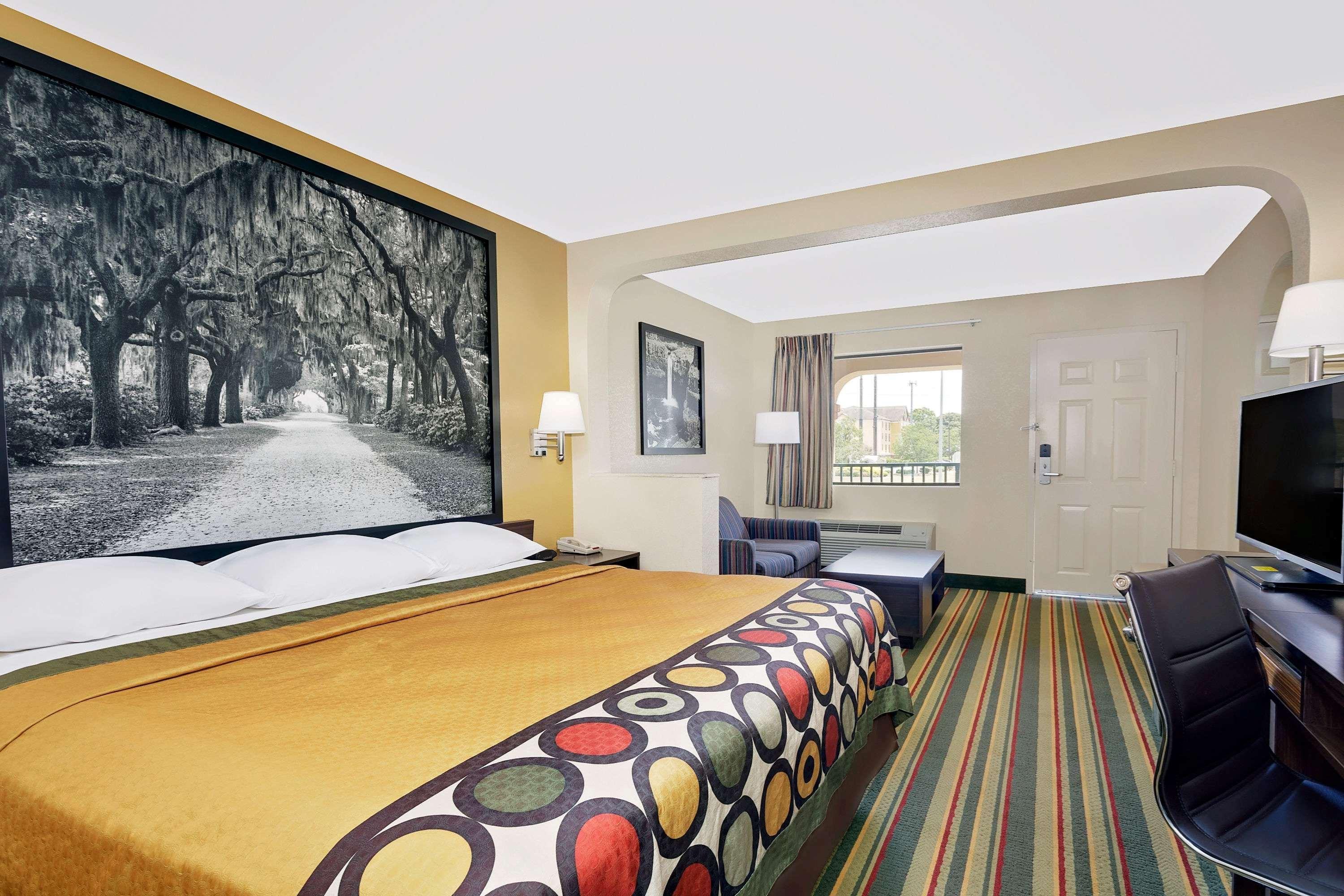 Super 8 by Wyndham Byron/South Macon 16/27