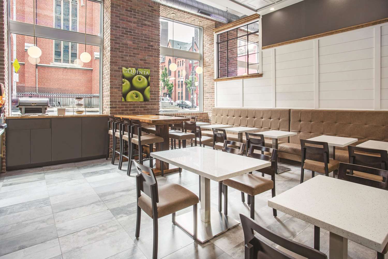 La Quinta Inn & Suites by Wyndham Baltimore Downtown 26/38