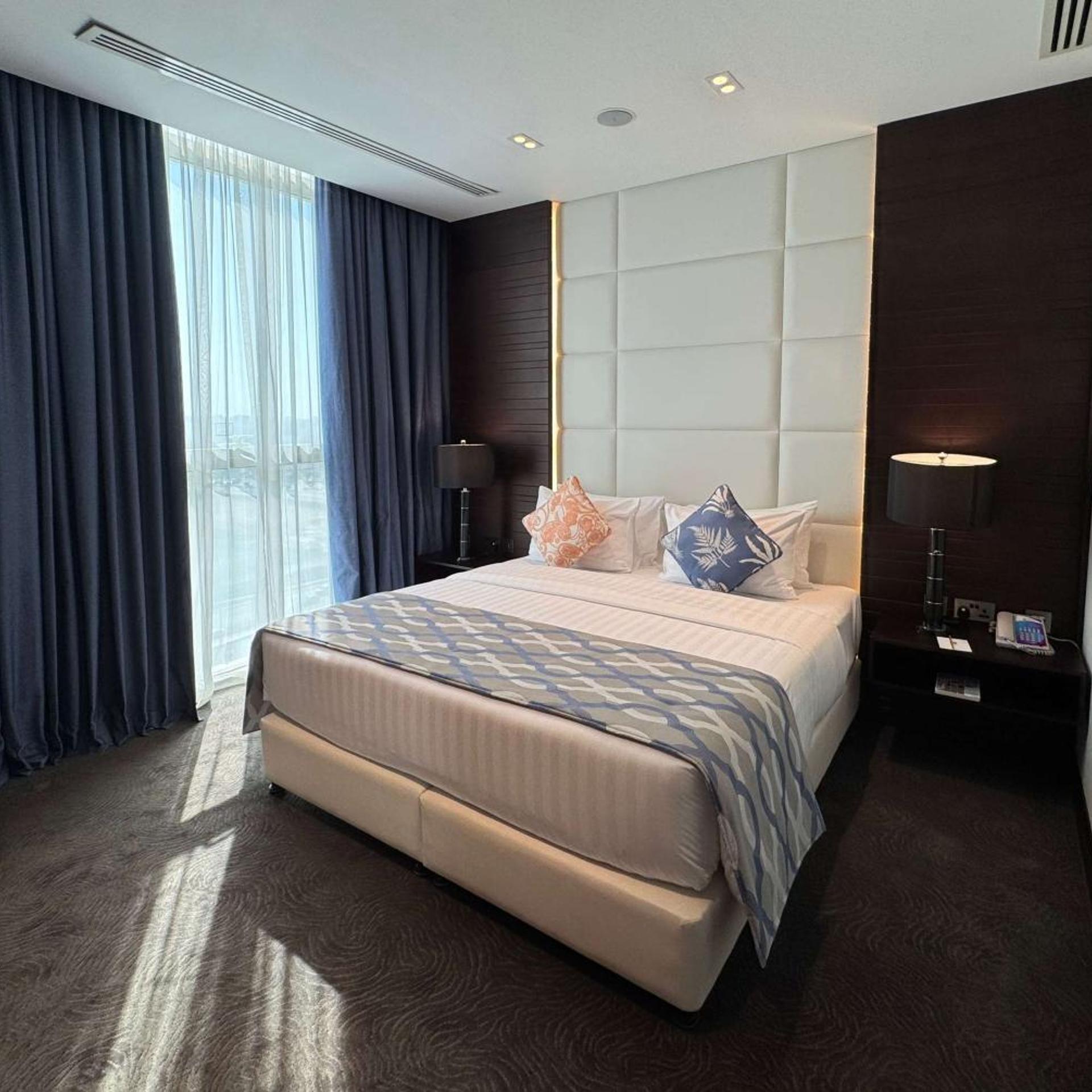 Diplomat, Suite