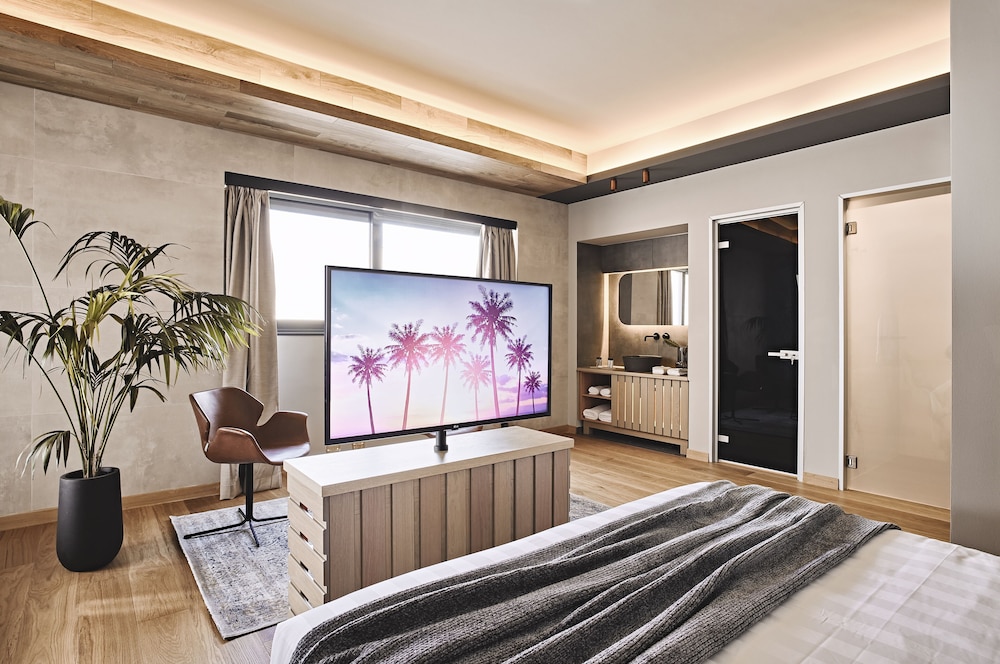 Cama Luxury Suites 25/58