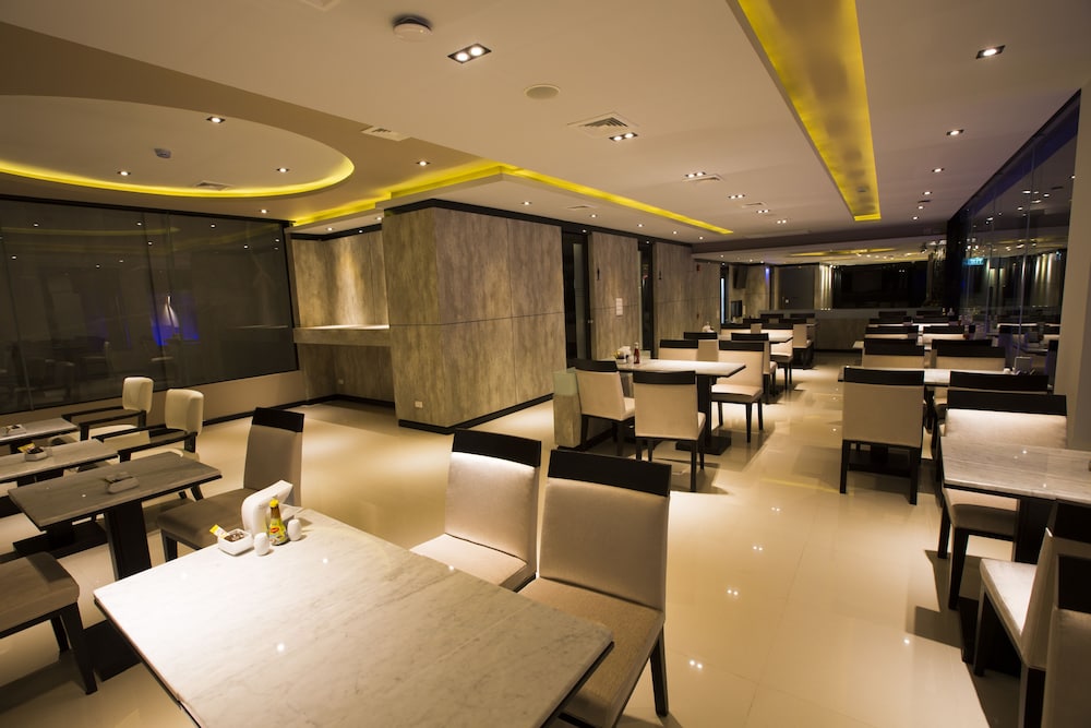 Serenotel Pattaya Beach Front 36/50