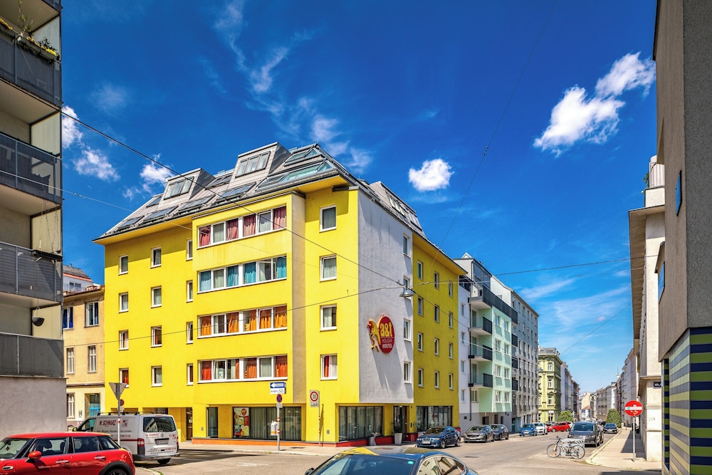 A T Holiday Hostel Wien 6/77