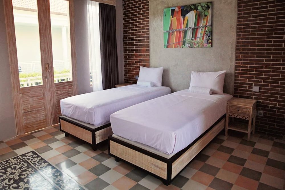 ROOM, TWIN BEDS