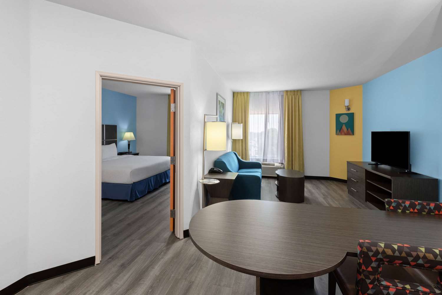Days Inn & Suites by Wyndham Lubbock Medical Center 38/54