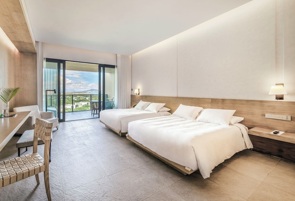 Room, 2 Double Beds, Ocean Front، The Sanya Edition 4/7