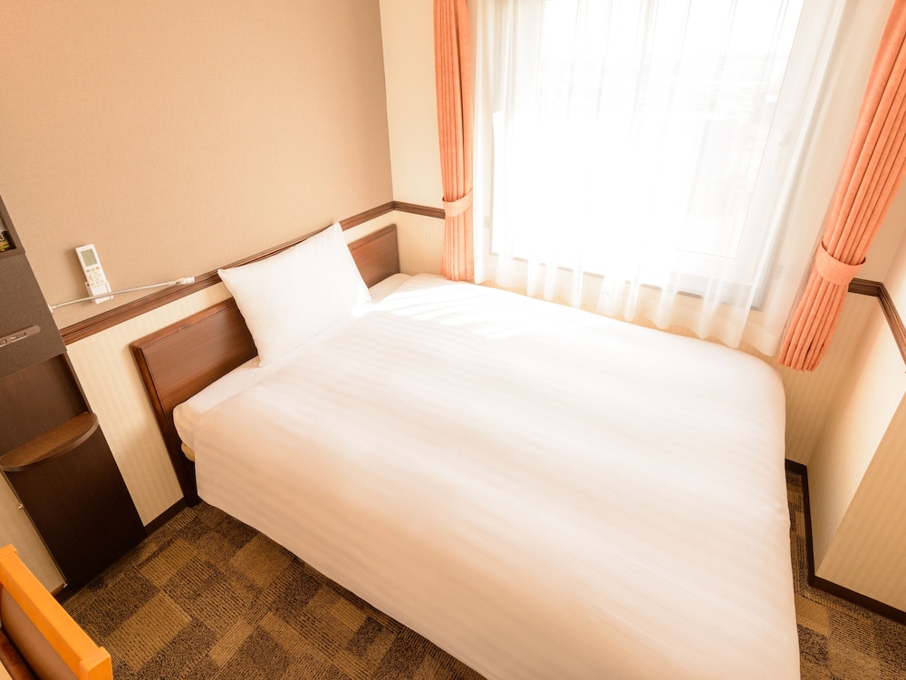 ROOM, SINGLE
