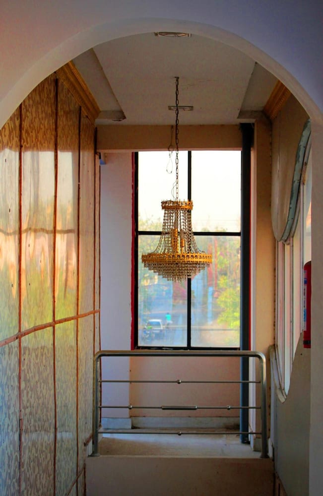 HOTEL MEENAKSHI 2/48